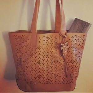 Frye carson perforated tote Clearance